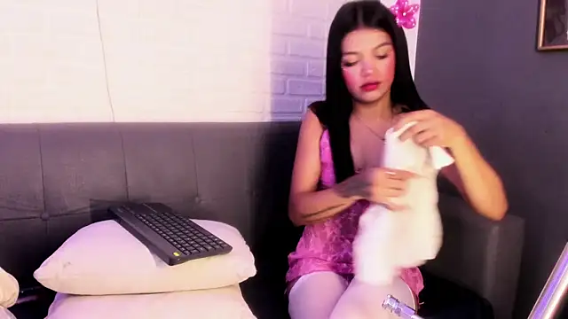 Snapshot of karina_gomez_18 chatting on 10-11-25, 11:22 karina gomez 18 online show from 10-11-25, 11:22
