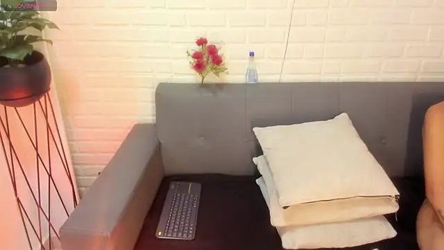 Snapshot of karina_gomez_18 chatting on 09-28-25, 11:39 karina gomez 18 online show from 09-28-25, 11:39
