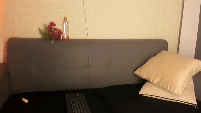 Snapshot of karina_gomez_18 chatting on 10-08-25, 11:23 karina gomez 18 online show from 10-08-25, 11:23