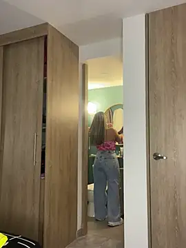 Issabela G1 online show from 01-19-25, 01:32