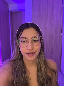 Snapshot of Issabela_G1 chatting on 02-19-26, 02:08 Issabela G1 online show from 02-19-26, 02:08