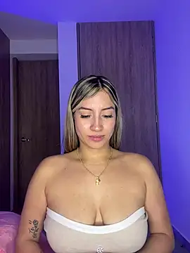 Issabela G1 online show from 03-07-25, 02:04