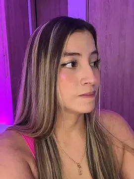 Snapshot of Issabela_G1 chatting on 02-01-26, 03:49 Issabela G1 online show from 02-01-26, 03:49