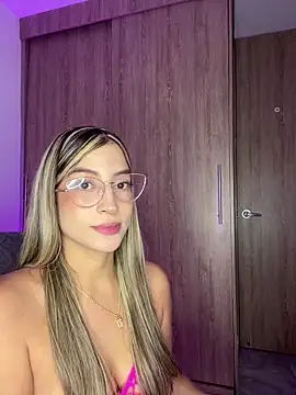 Issabela G1 online show from 10-15-25, 11:46