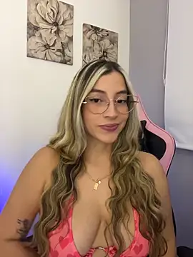Issabela G1 online show from 05-10-26, 12:36