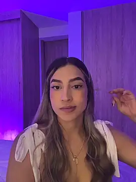 Snapshot of Issabela_G1 chatting on 02-18-26, 03:15 Issabela G1 online show from 02-18-26, 03:15