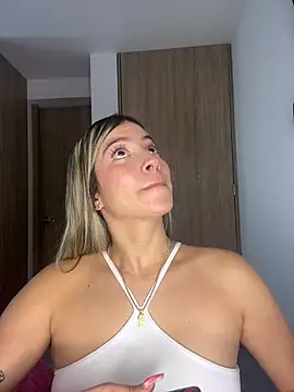 Issabela G1 online show from 02-05-25, 03:23