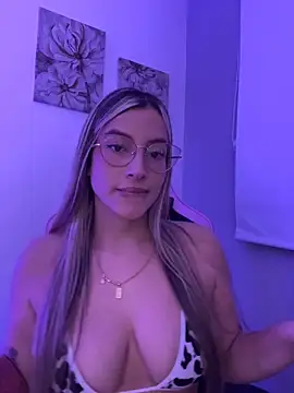 Issabela G1 online show from 05-18-26, 03:06