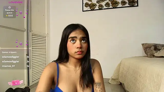 Snapshot of julieta_aguilar1 chatting on 01-16-25, 07:20 julieta aguilar1 online show from 01-16-25, 07:20
