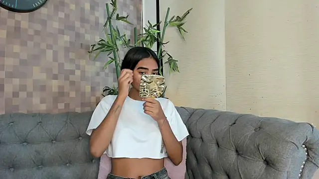Snapshot of julieta_aguilar1 chatting on 09-28-25, 08:05 julieta aguilar1 online show from 09-28-25, 08:05