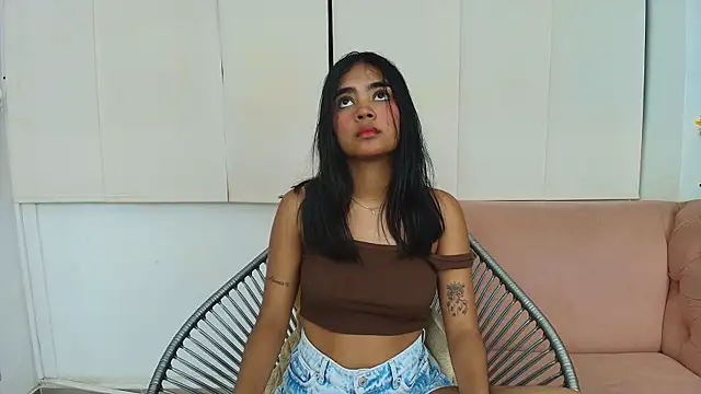 Snapshot of julieta_aguilar1 chatting on 01-06-25, 07:24 julieta aguilar1 online show from 01-06-25, 07:24