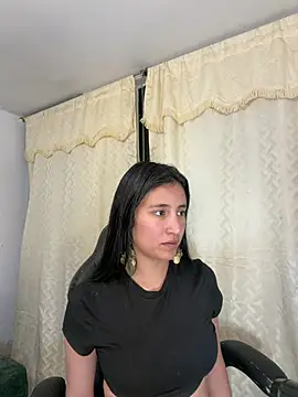 paulinamoons1 online show from 05-14-26, 04:20
