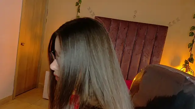 Charlotte Olsen  online show from 02-05-26, 07:21