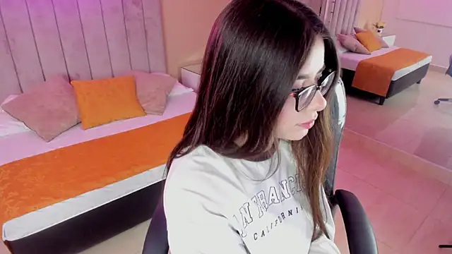 Charlotte Olsen  online show from 11-05-25, 07:39