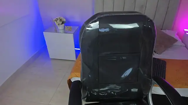 Charlotte Olsen  online show from 04-16-26, 09:39