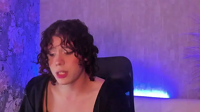 Snapshot of pixy_20 chatting on 10-28-25, 04:02 pixy 20 online show from 10-28-25, 04:02