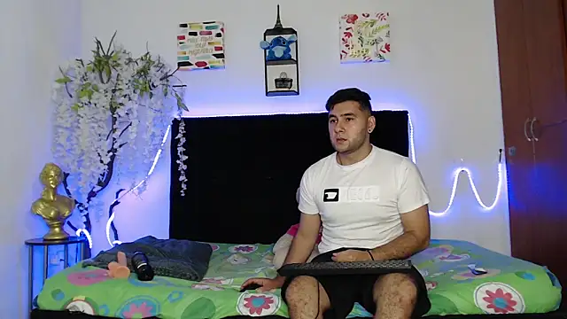 Snapshot of Valerio_22 chatting on 01-18-25, 01:19 Valerio 22 online show from 01-18-25, 01:19