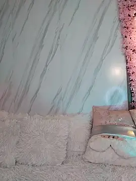 Nanda Vixen online show from 12-17-25, 10:15