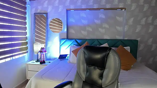 Nami sunny online show from 11-25-25, 12:49