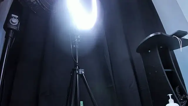 Snapshot of amber__blair chatting on 02-26-25, 09:31 amber blair online show from 02-26-25, 09:31