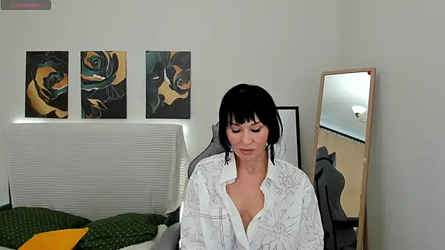 Snapshot of LikaKlint chatting on 03-04-25, 02:49 LikaKlint online show from 03-04-25, 02:49