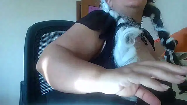 Ninalapiccolina online show from 10-04-25, 02:07