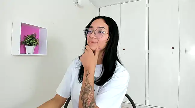 Snapshot of ASIAM_BRUNET chatting on 01-11-25, 04:14 ASIAM BRUNET online show from 01-11-25, 04:14