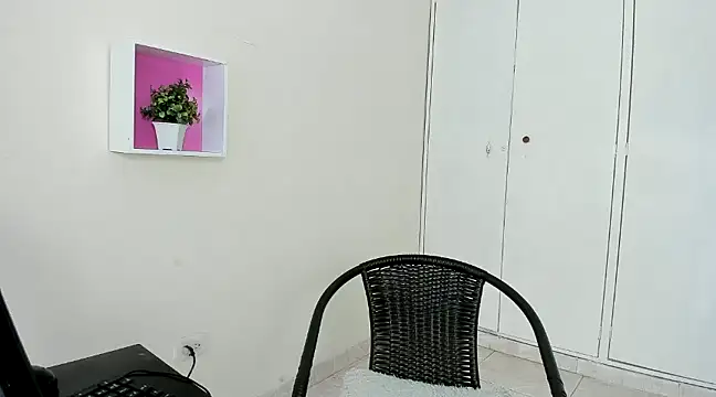 Snapshot of ASIAM_BRUNET chatting on 01-10-25, 12:58 ASIAM BRUNET online show from 01-10-25, 12:58