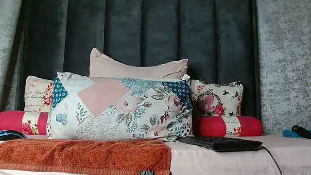 Lucy Blacksilk online show from 01-12-26, 11:53