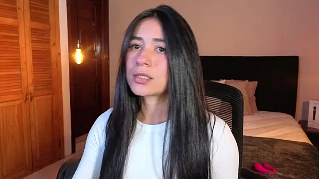 ChloeTurner  online show from 04-06-26, 08:21