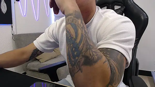 Snapshot of team_dinamite69 chatting on 10-18-25, 06:10 team dinamite69 online show from 10-18-25, 06:10