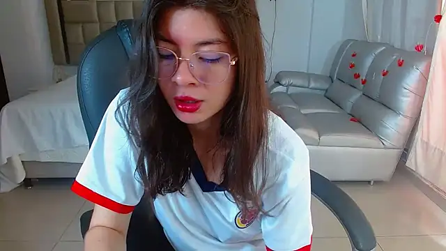 zoecruzz online show from 03-26-26, 02:15