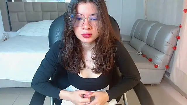 zoecruzz online show from 04-18-26, 03:36