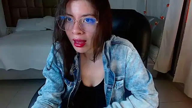 zoecruzz online show from 04-05-26, 01:29