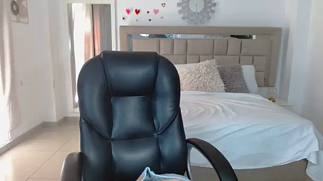 zoecruzz online show from 09-12-25, 02:39