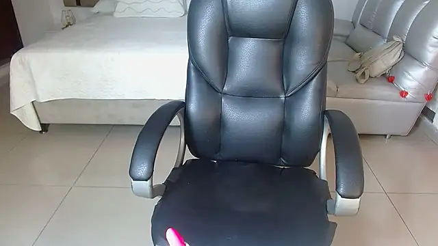 zoecruzz online show from 04-17-26, 01:58