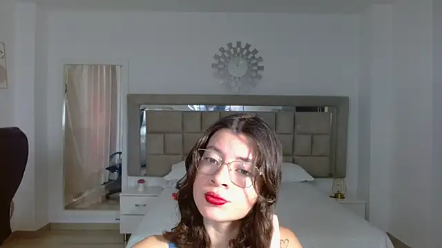 zoecruzz online show from 10-16-25, 03:09