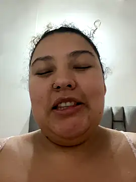 Snapshot of cutiepeach chatting on 10-19-25, 04:48 cutiepeach online show from 10-19-25, 04:48