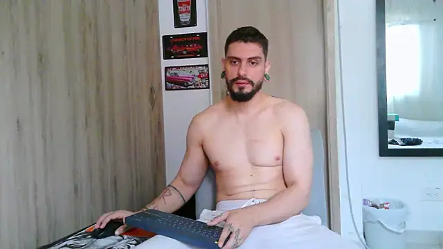 Aaron kwok28 online show from 02-22-26, 07:59