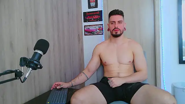 Aaron kwok28 online show from 01-13-26, 06:56