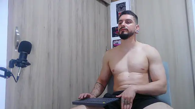 Aaron kwok28 online show from 11-01-25, 01:56