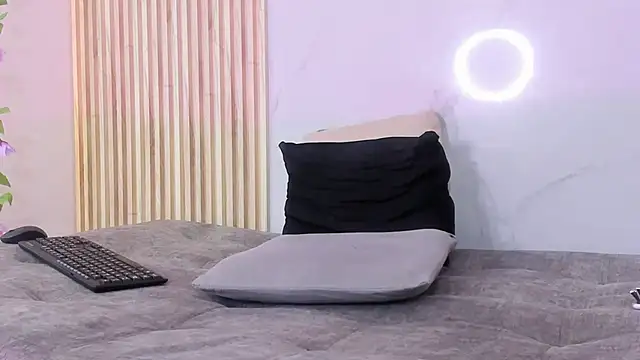 Aria montgomeri online show from 03-22-25, 04:58