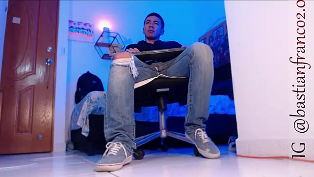 Snapshot of marc_ginale chatting on 02-02-25, 05:32 marc ginale online show from 02-02-25, 05:32