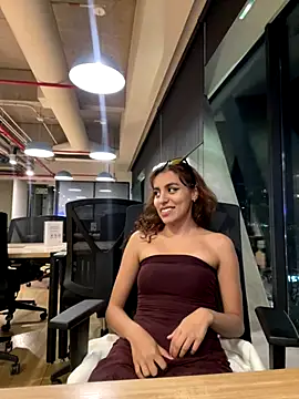 Katee Jones online show from 12-17-25, 12:59