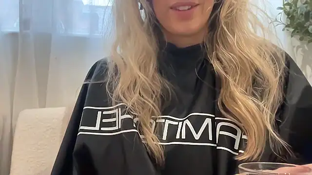 mollywilde online show from 11-10-25, 11:04