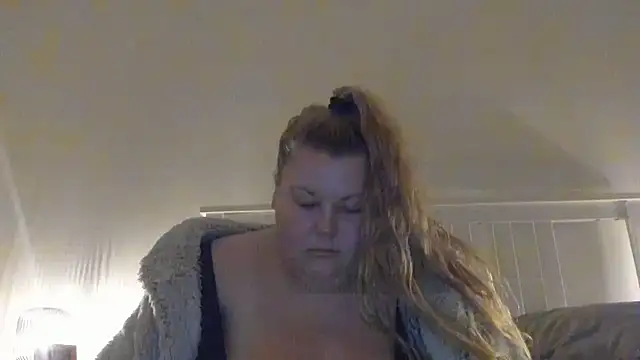 Busty-BBW-Emilie online show from 01-25-25, 11:43
