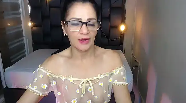 Snapshot of margot_smith_ chatting on 03-06-25, 12:30 margot smith  online show from 03-06-25, 12:30