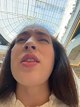 Holly Play online show from 10-21-25, 09:09