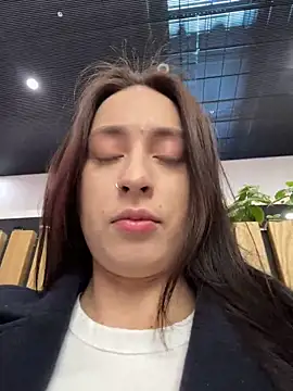 Holly Play online show from 03-10-25, 08:17