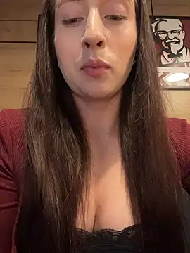 Snapshot of Holly_Play chatting on 07-06-26, 10:00 Holly Play online show from 07-06-26, 10:00